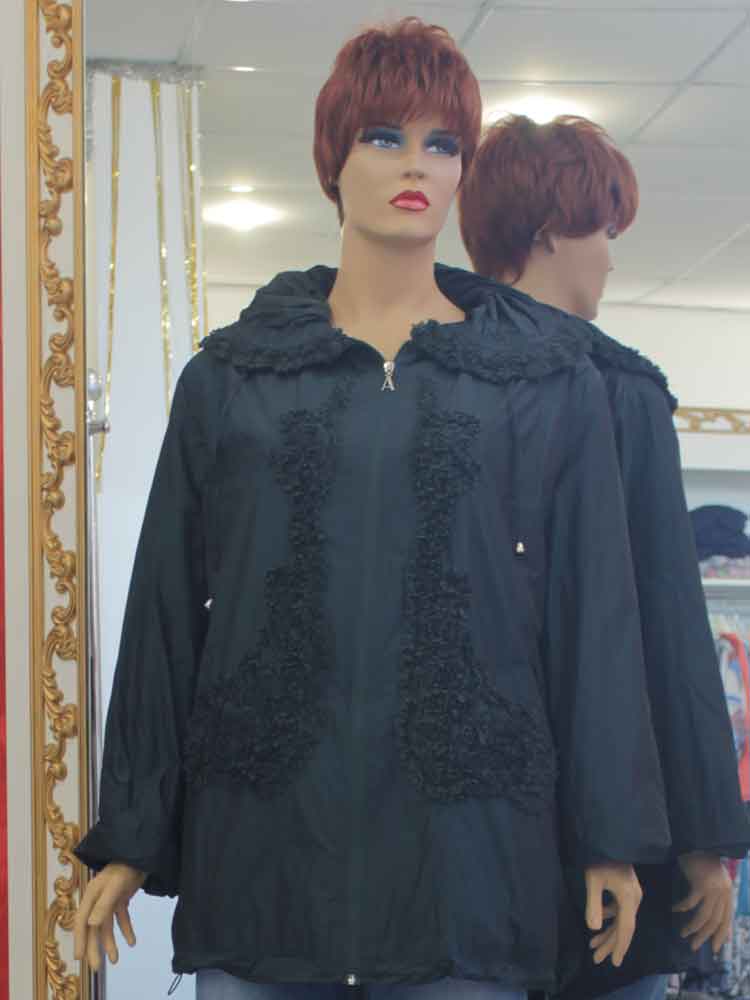 Куртка легкая (ветровка) с декоративной отделкой из ленты большого размера. Магазин «Пышная Дама», Луганск.